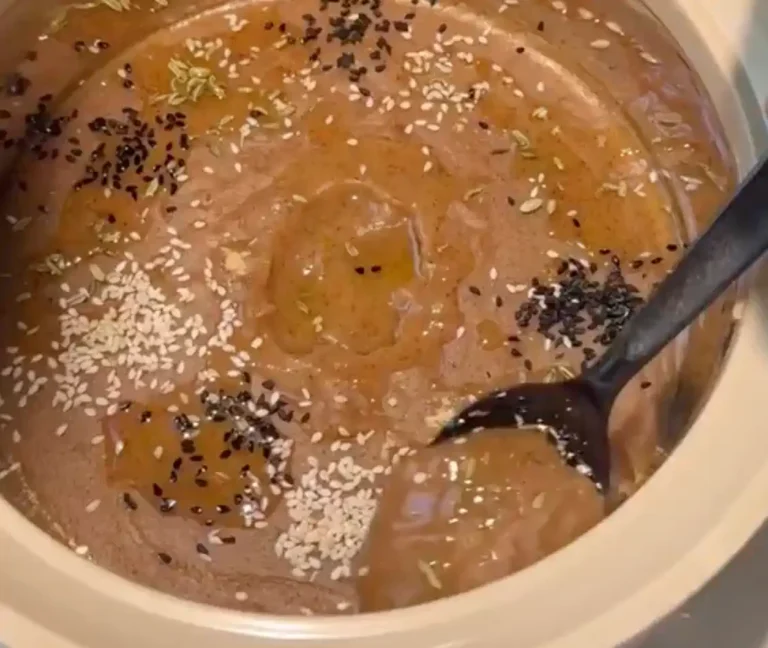 مقطع متداول تشارك فيه فتاة أسهل طريقة لتحضير محلى التمر ❤️😋