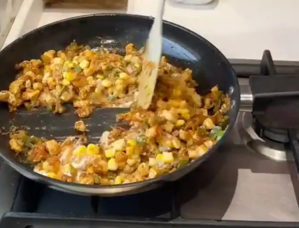 ترند “مقطع متداول” فتاة تشارك: وصفة لذيذة لخبز البرغر تنقذكم في رمضان قبل الأذان بنصف ساعة 😋🌙